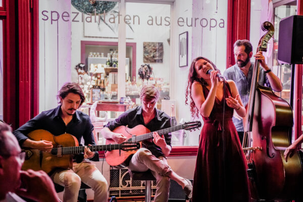 21.03.2025 19:00 <br> Gypsy Swing with a French Twist - Belle Affaire – Bild 2